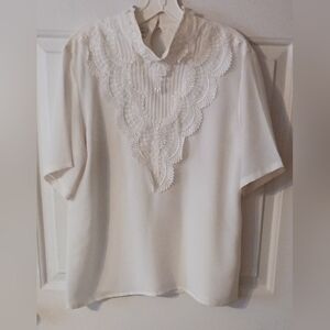 Ladies Vintage Kathy Che embroidered and beaded white Blouse, Sz 16